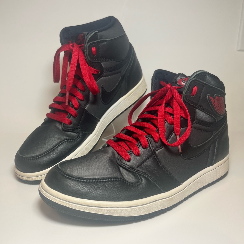 Nike Air Jordan 1 "Jordan 1 Retro High Black Satin Gym Red" - Size 9.5 - 555088-